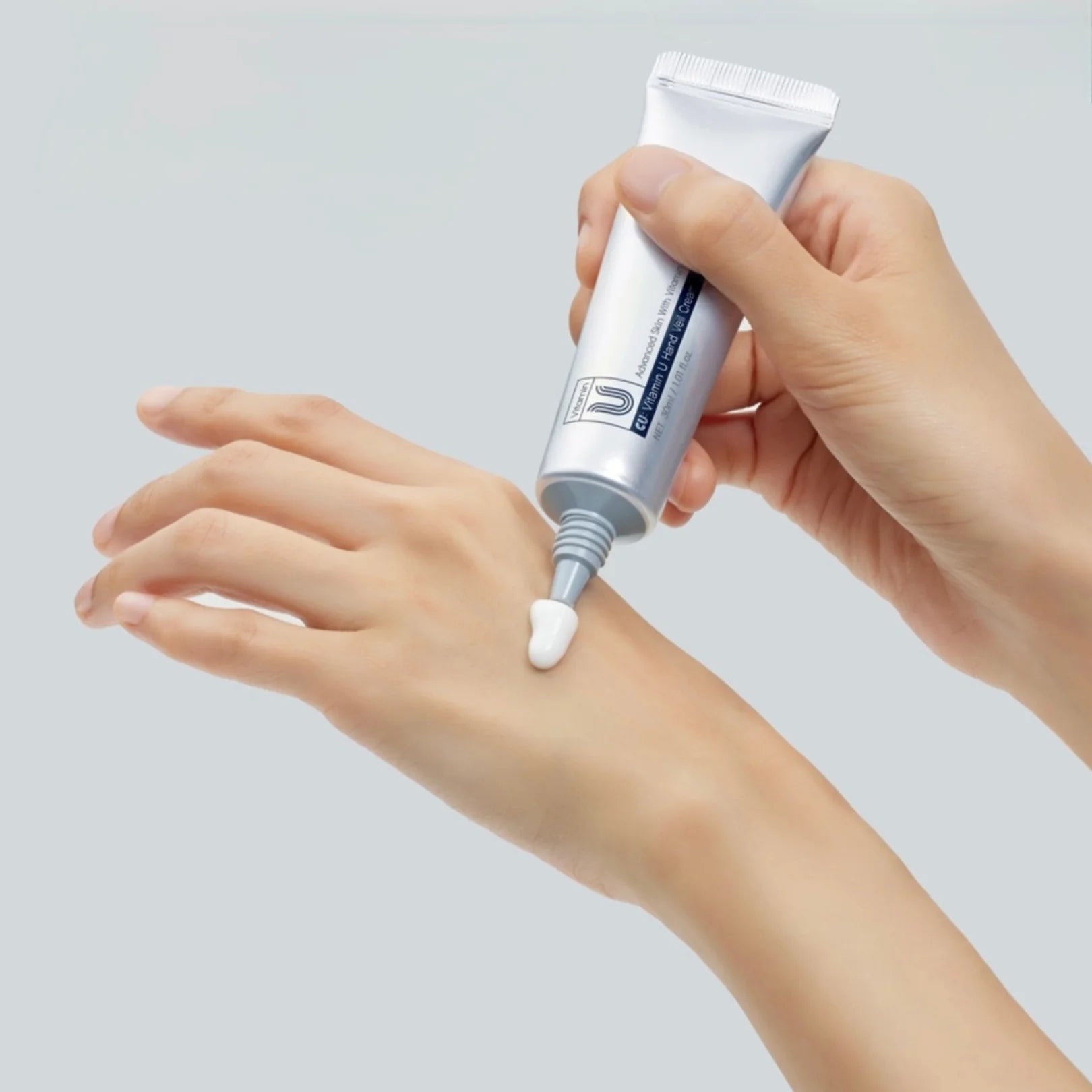 CUSKIN Dvigubos funkcijos rankų kremas su vitaminu U, 30 ml, tepamas kremas ant rankos