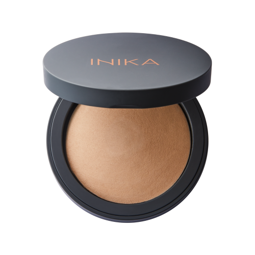 INIKA Organic kompaktinė mineralinė pudra - Trust, 8 g, baltos spalvos fone